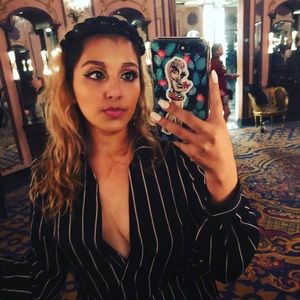 Meet your Posher, Laura